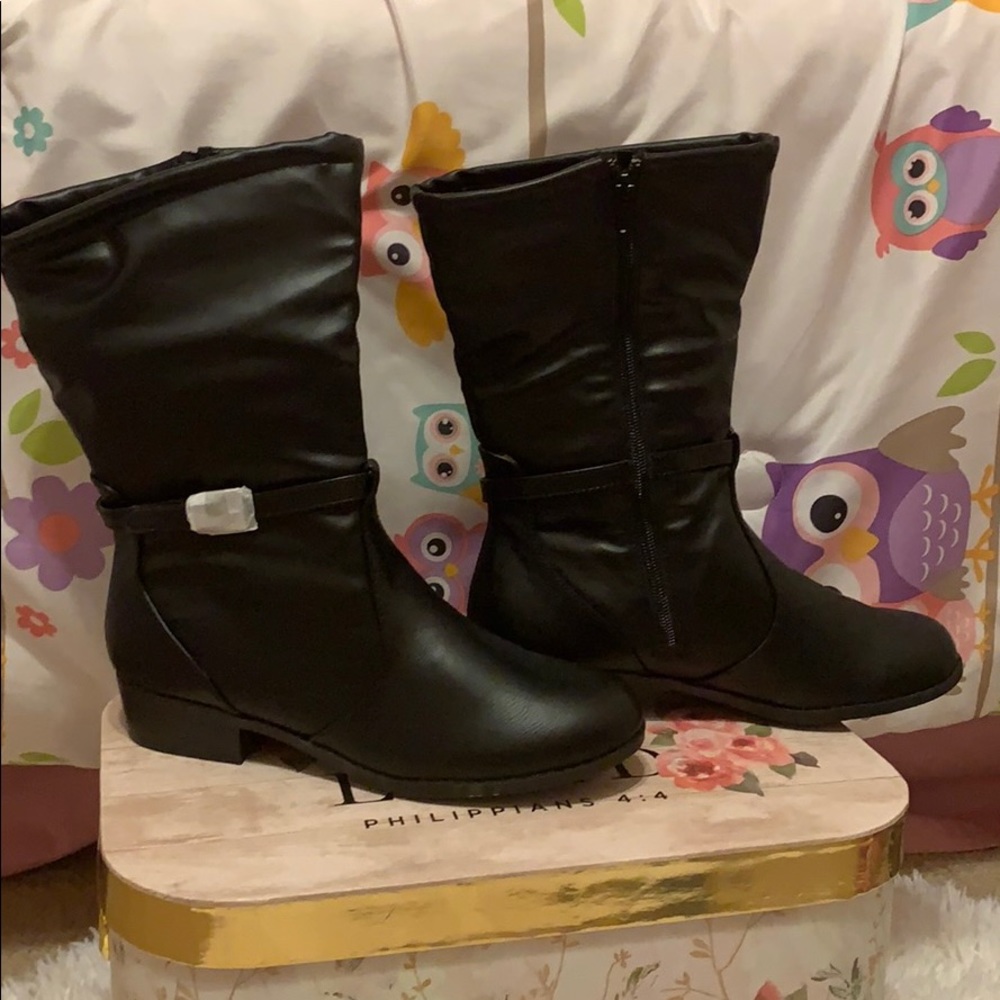 Boots 👢 - Picture 2 of 3
